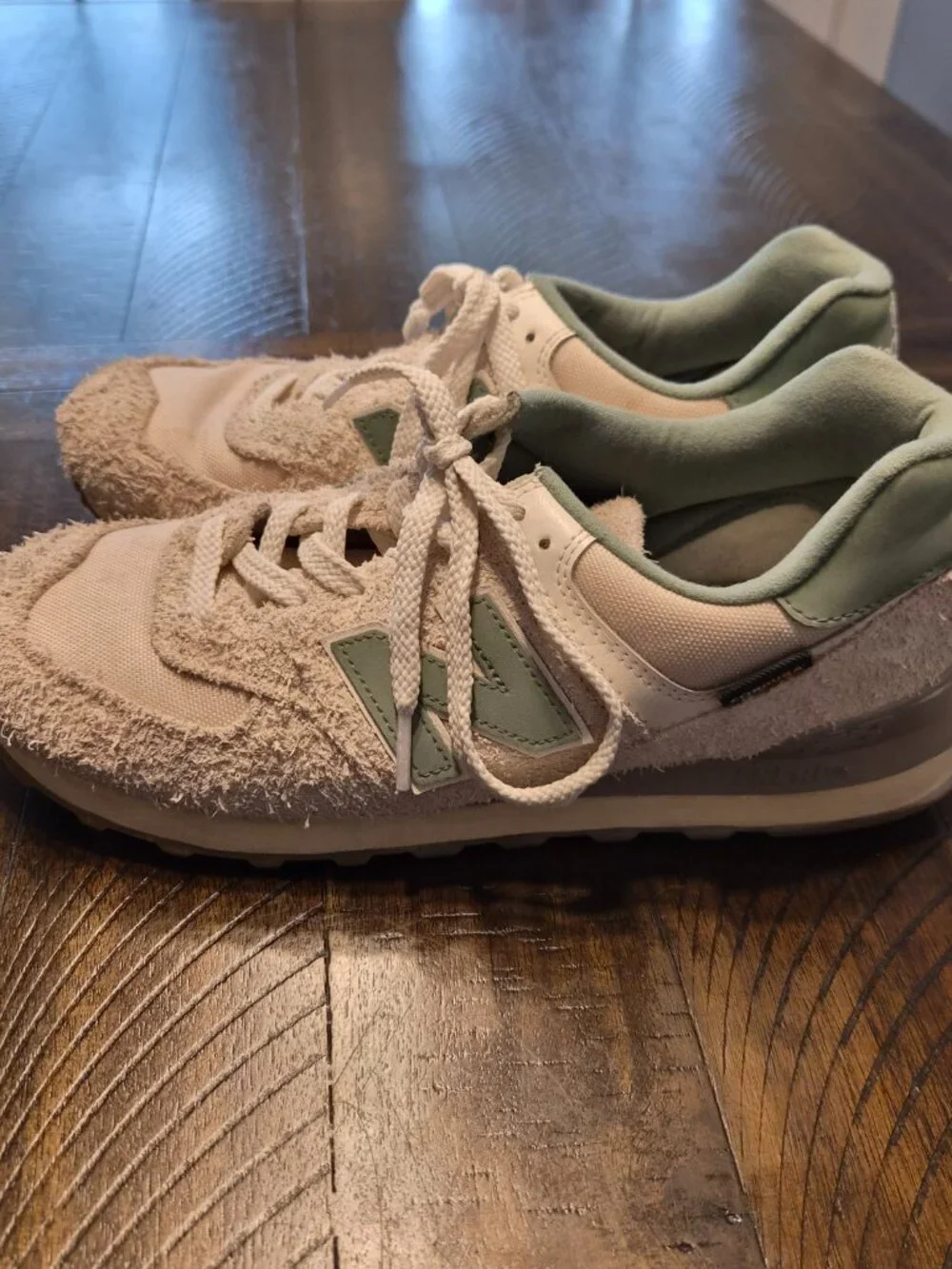 New Balance 574 Mens Sz 10.5 Ivory Green Athletic Running Walking Shoes Sneakers